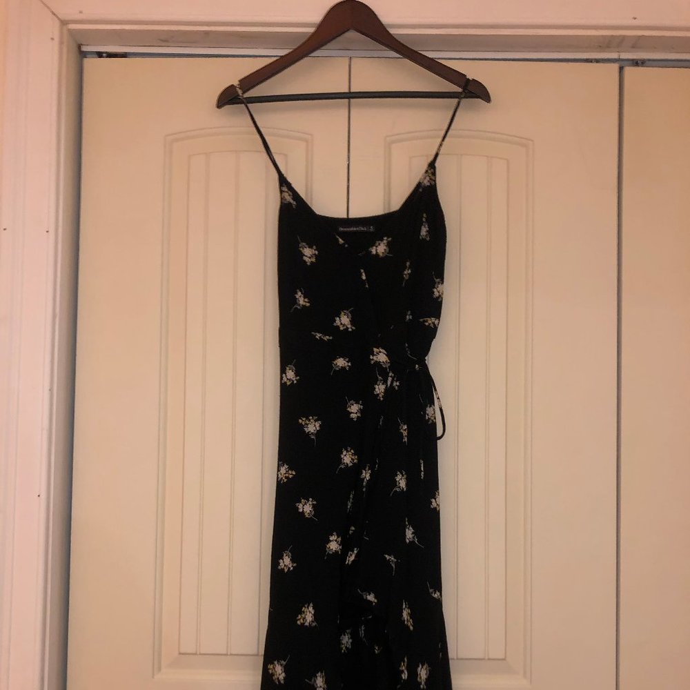 Abercrombie & Fitch • Black Floral Midi Wrap Dress
